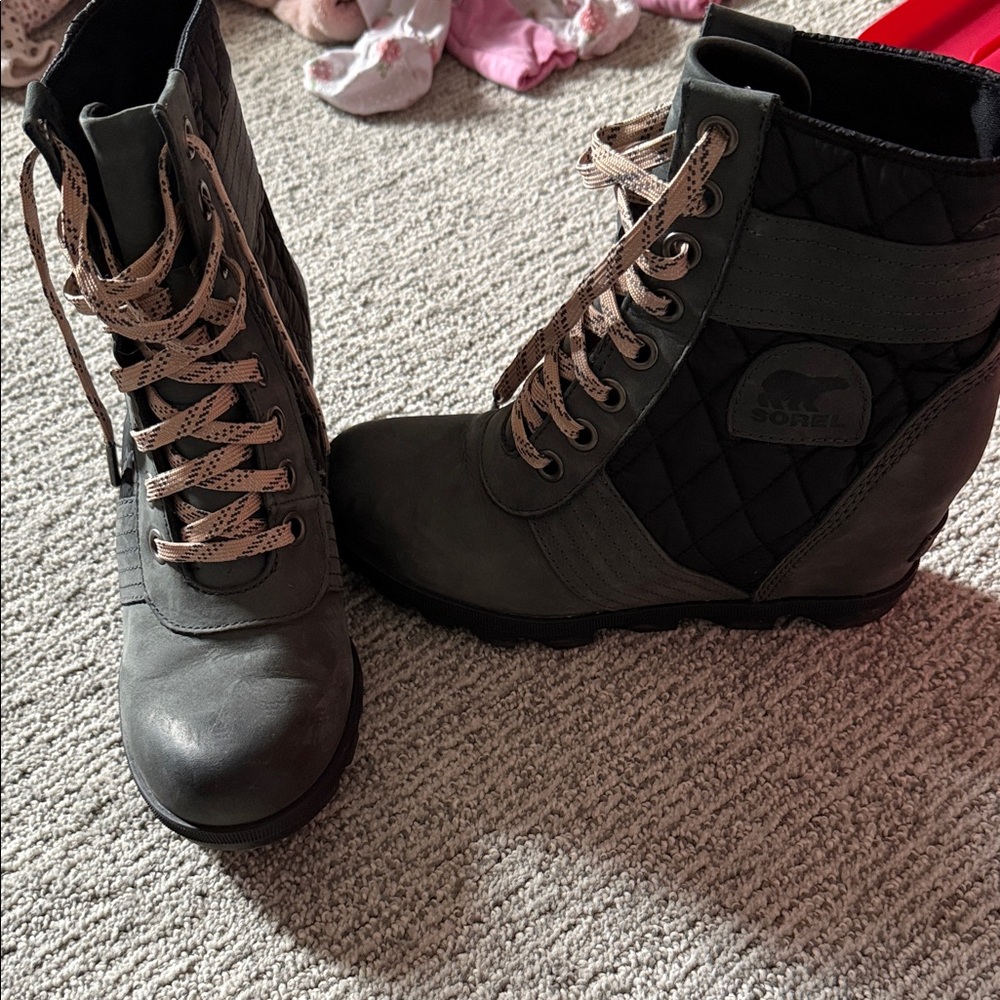 Sorel Quilted Lace-Up Wedge Boot in Gray with Cream Laces